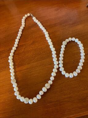 Classic White Pearl Necklace and Bracelet Set